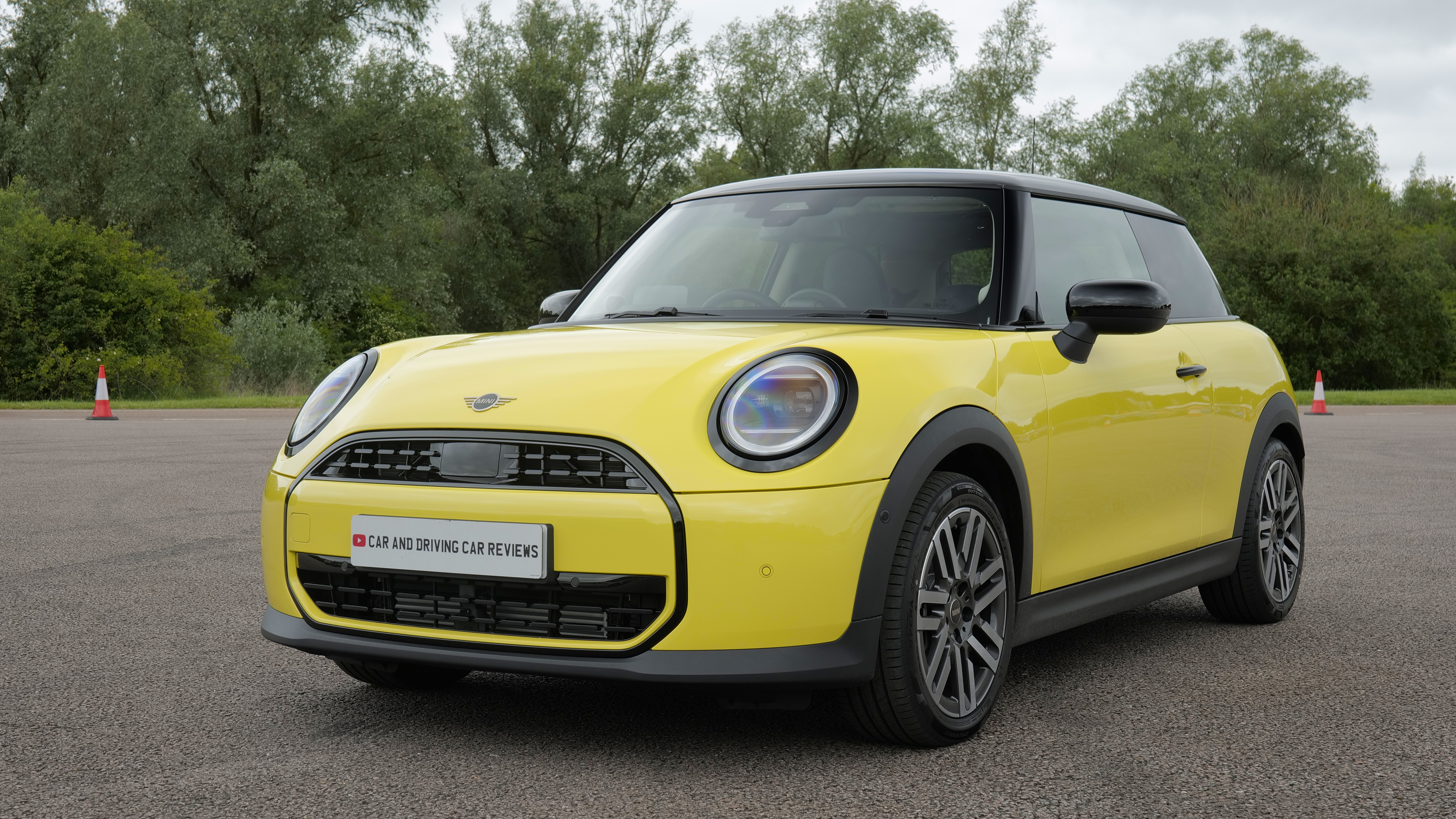 MINI COOPER ELECTRIC HATCHBACK 160kW SE Classic 54kWh 3dr Auto